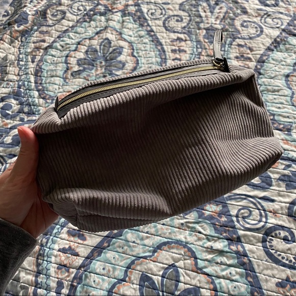 Gray makeup bag - Picture 2 of 6